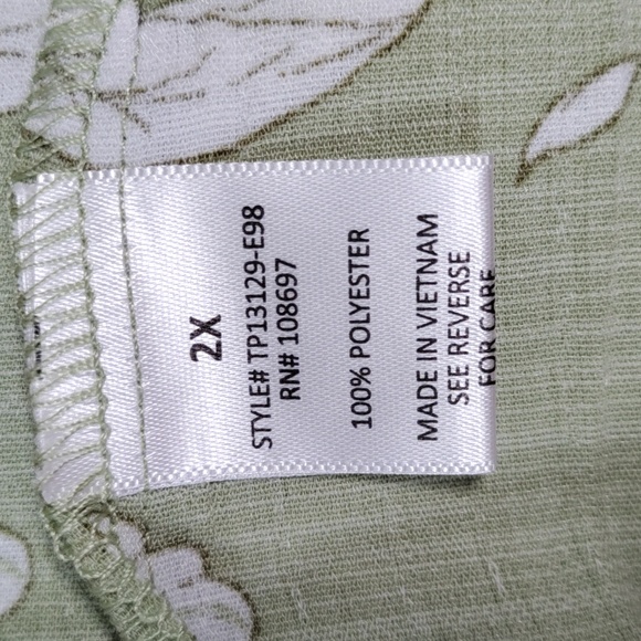 10174 FINAL PRICE Sweet Rain green & white floral mock v-neck L/S blouse 2X NWT - Picture 9 of 11
